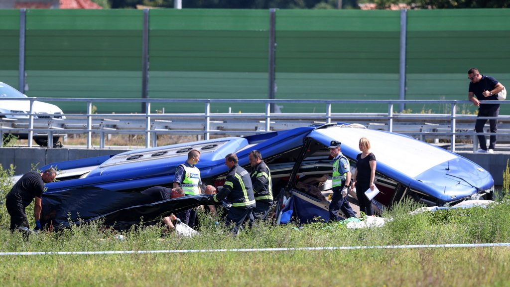 波兰朝圣团巴士车祸    在克罗地亚撞毁12死31伤
