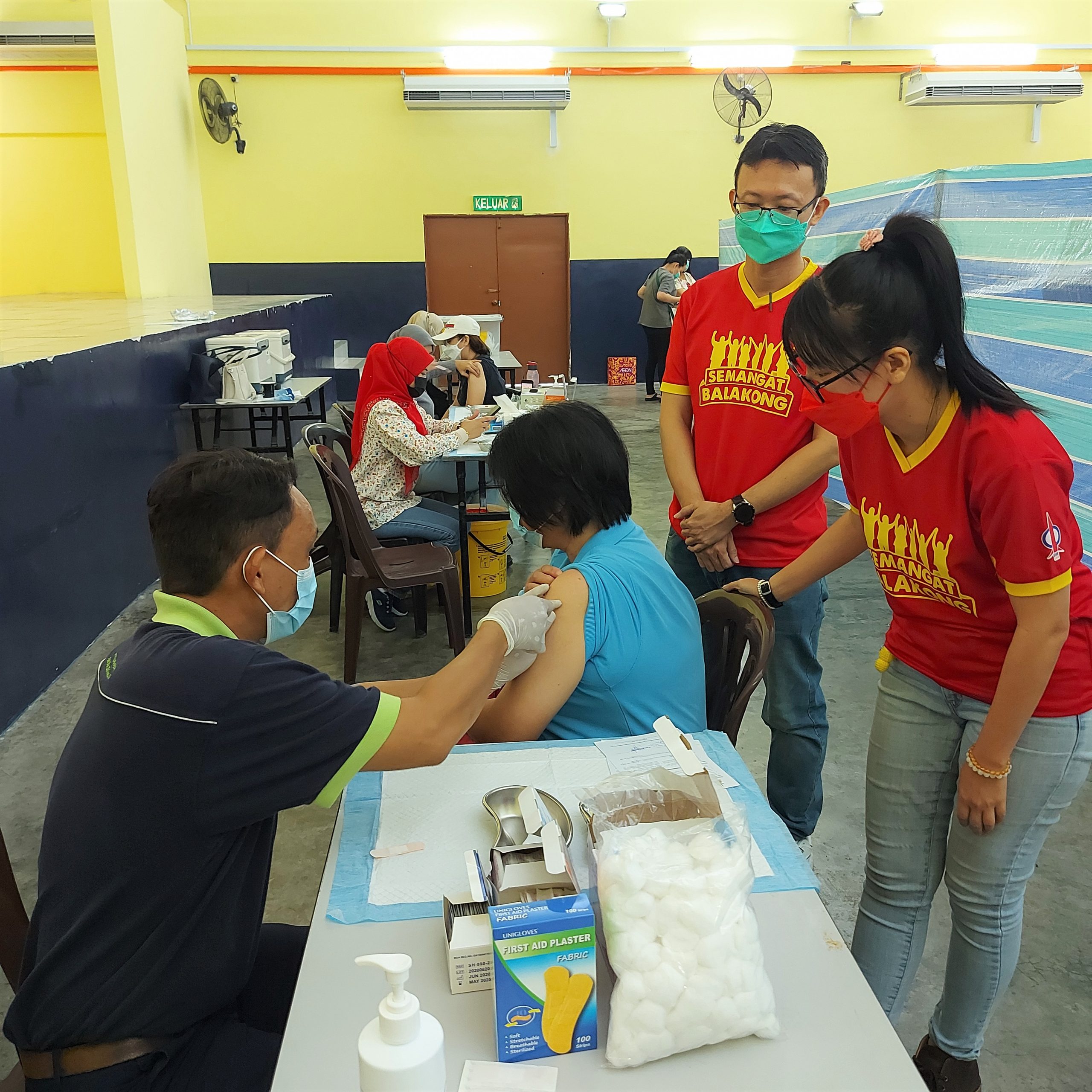 王诗棋服务中心与SelCare合作 逾百人接种次剂加强针