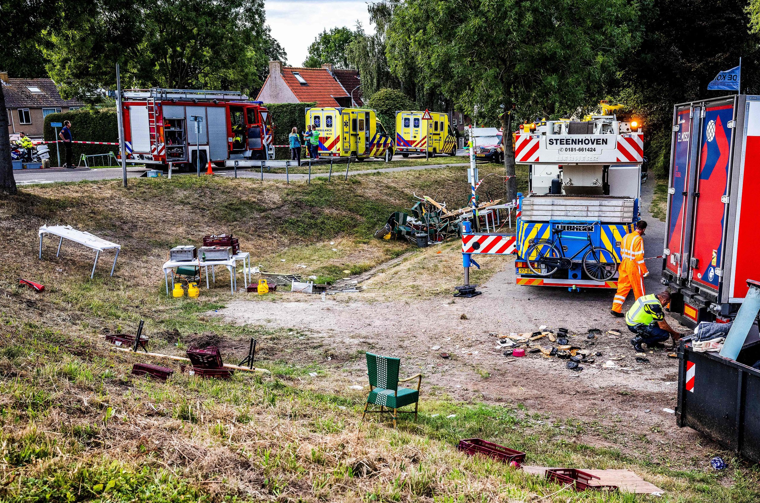 看世界）荷兰惊传卡车冲撞户外派对 2死多人受伤