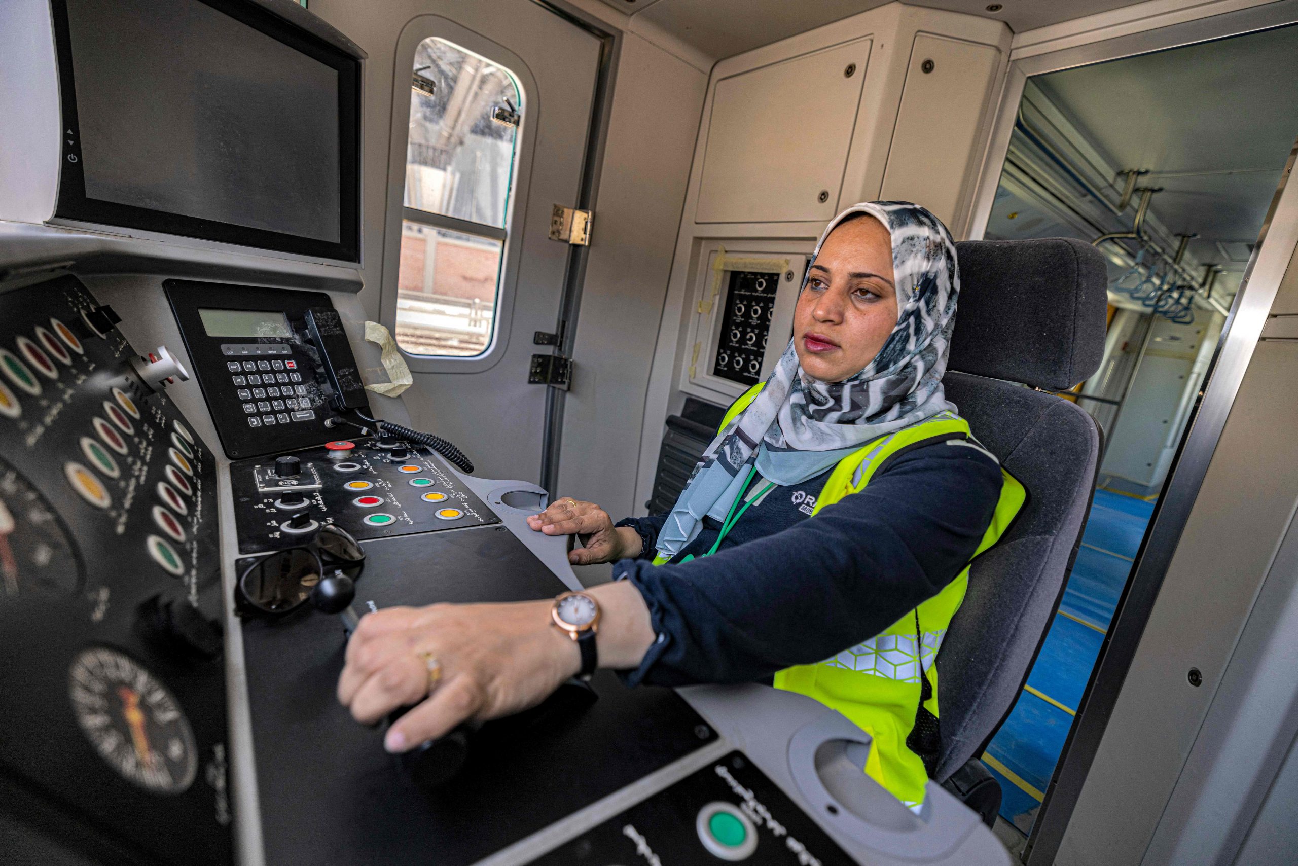 看世界／埃及女权大跃进 开罗地铁破天荒雇用女司机员