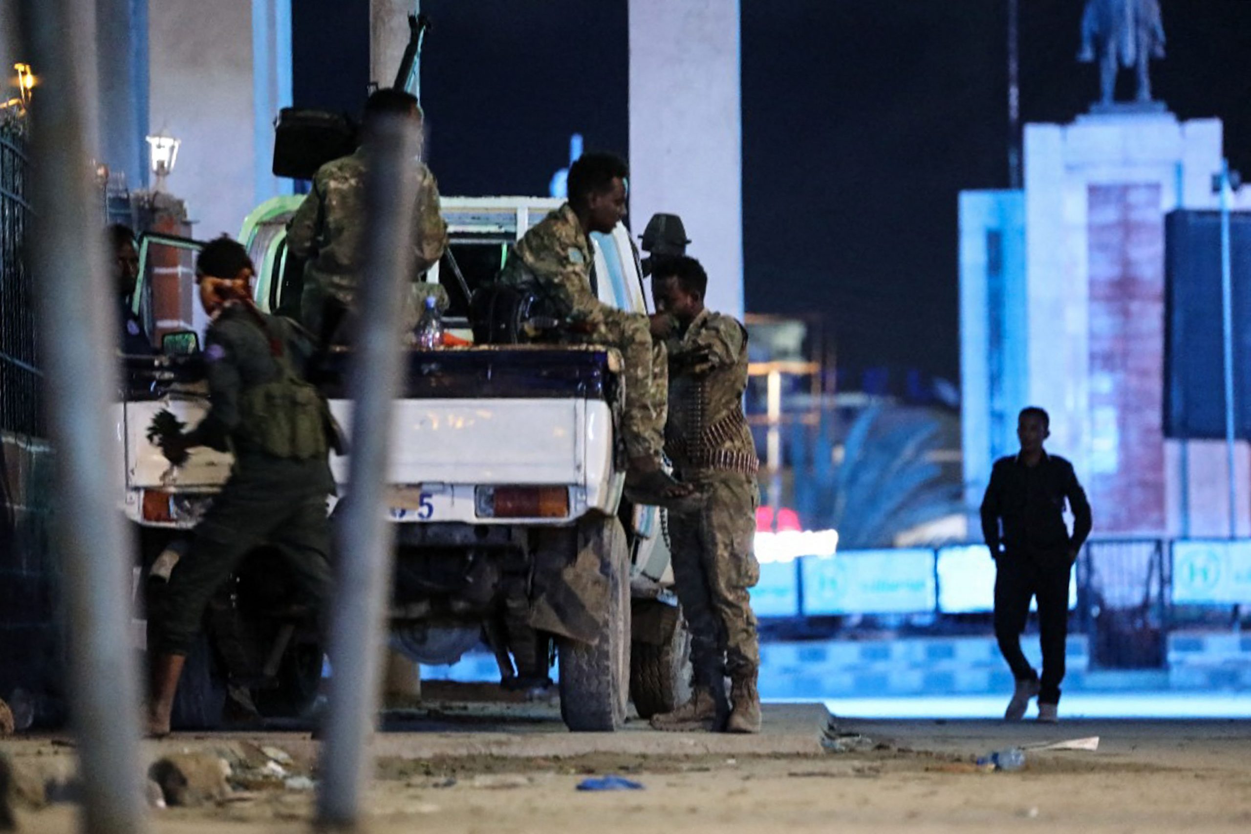 索马里青年党袭首都一酒店 至少8平民遇难