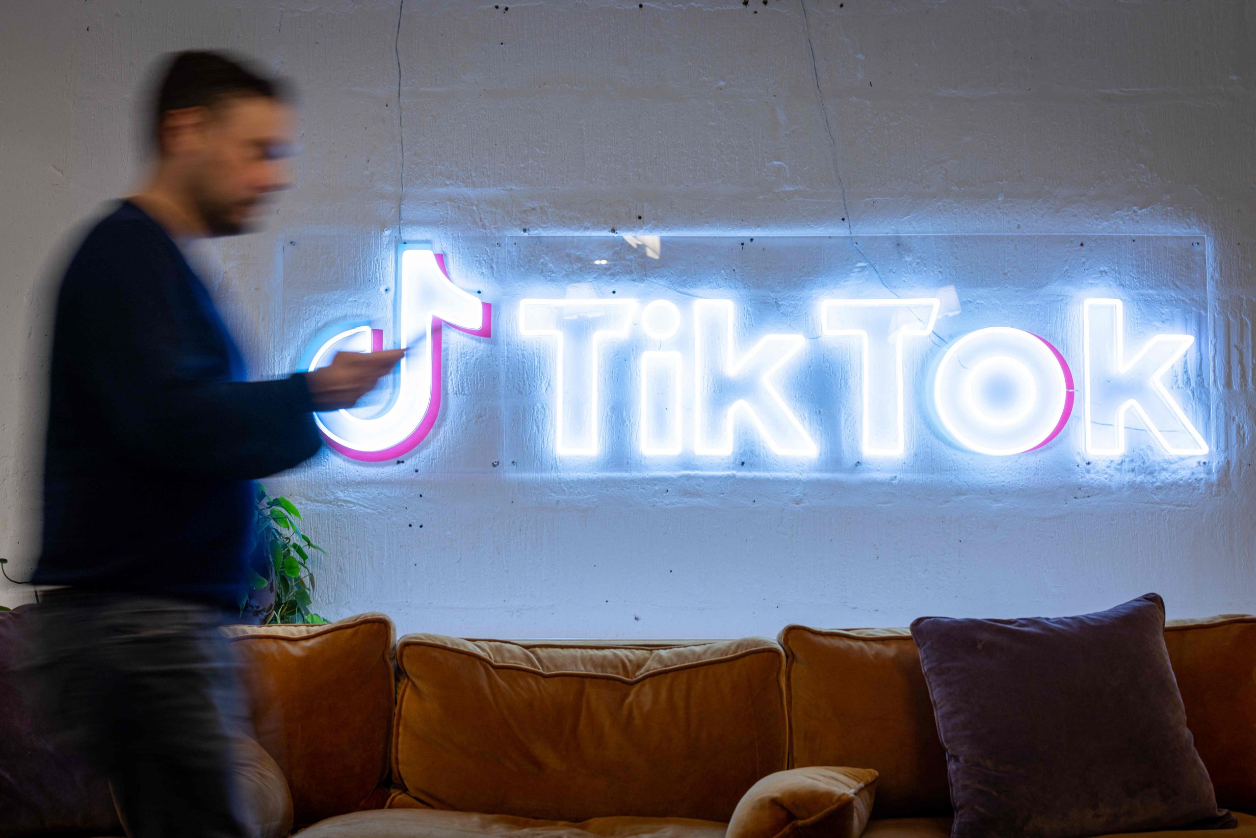 美国中期选举在即！面对错误讯息威胁 TikTok将大力打击付费政治广告