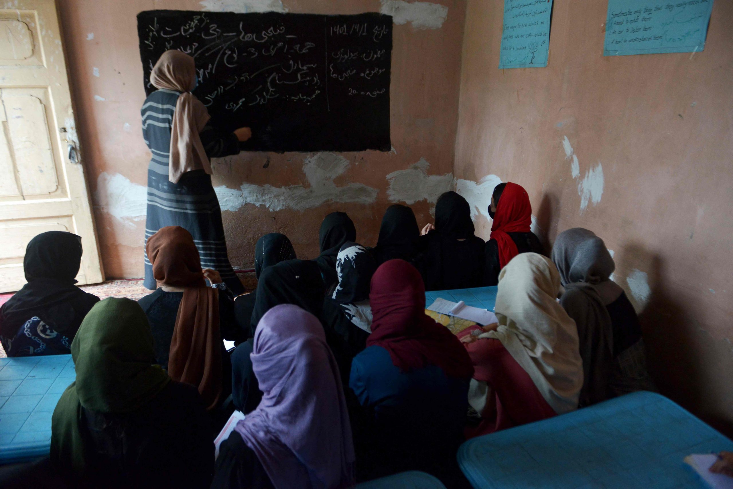  阿富汗塔利班士兵重返校园 女生却要寻“秘密学校”艰难求学 