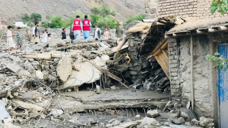 阿富汗闪电水灾夺走29条人命 摧毁数十间房屋