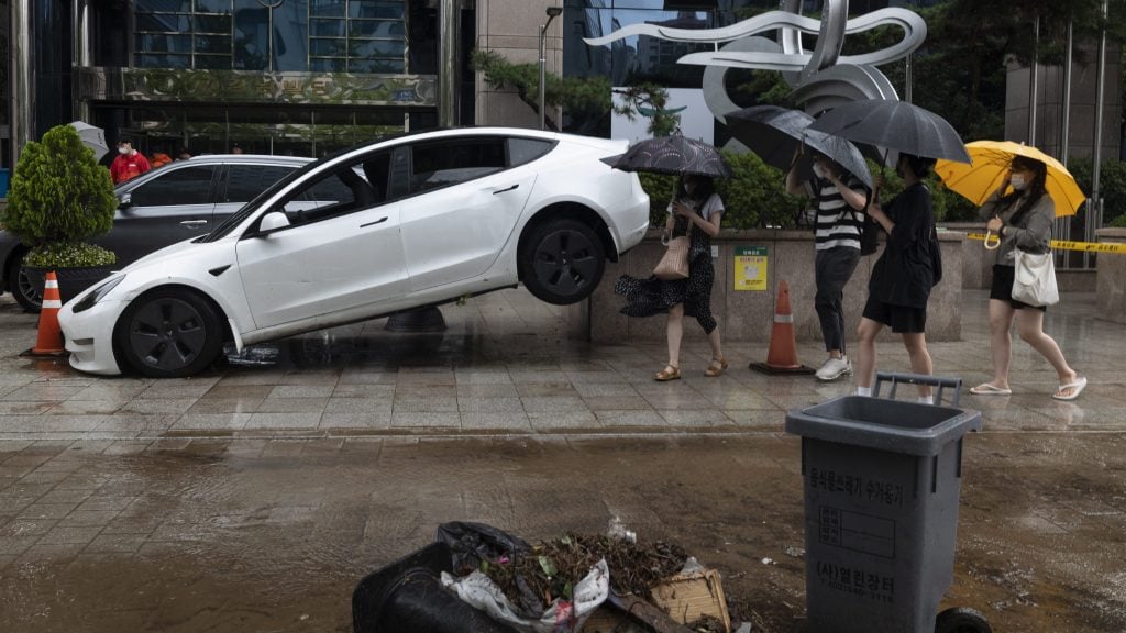 首尔洪水8死6失踪9伤 　气象局:预计会有更多降雨