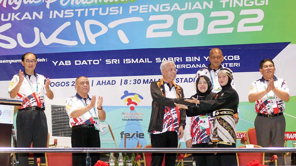 首相：挑战SUKIPT 运动员  打破全国纪录获赏2万