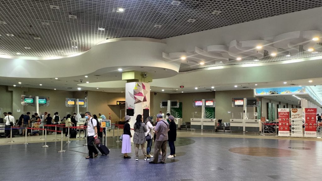 槟城国际机场卫生有改善 垃圾污渍很快被清理