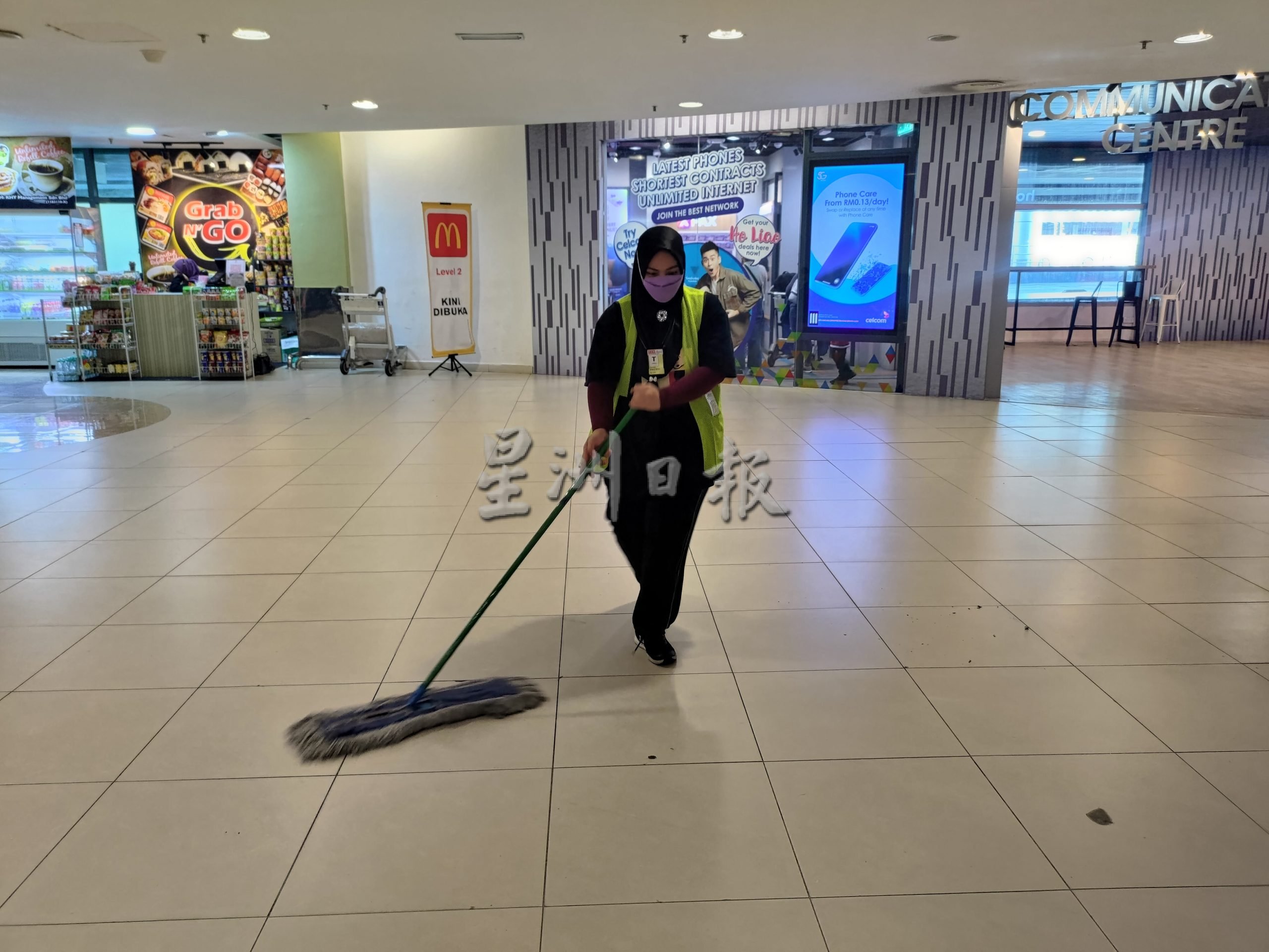 （大北马）槟机场卫生有改善，垃圾污渍很快被清理