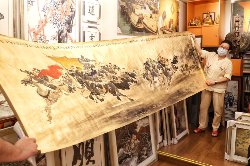 （已签发）柔：狮城二三事：七旬嬷开画廊28年 结业半价售3000新元水墨画