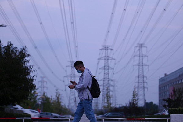 中国干旱供电吃紧  烧煤发电大增补缺口