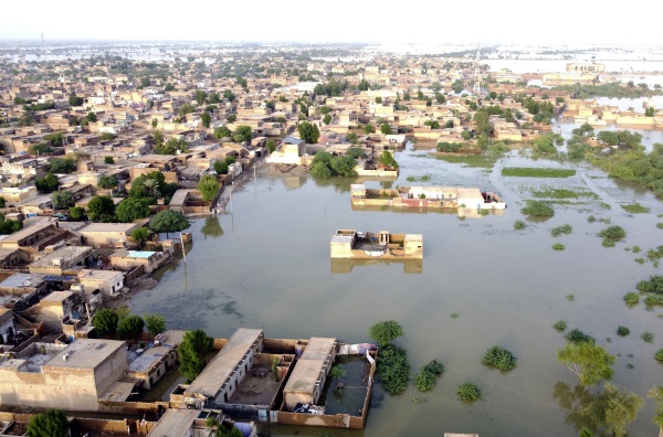 巴基斯坦1/3国土遭洪水淹没  获IMF金援