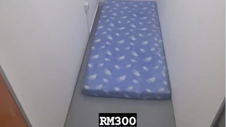 只容一张床+壁扇 无窗户    网：隆市房租300合理吗？