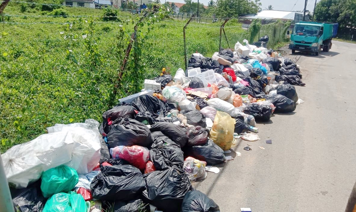 NS朱湖：下过港路垃圾堆如山，村委漏夜出动清垃圾