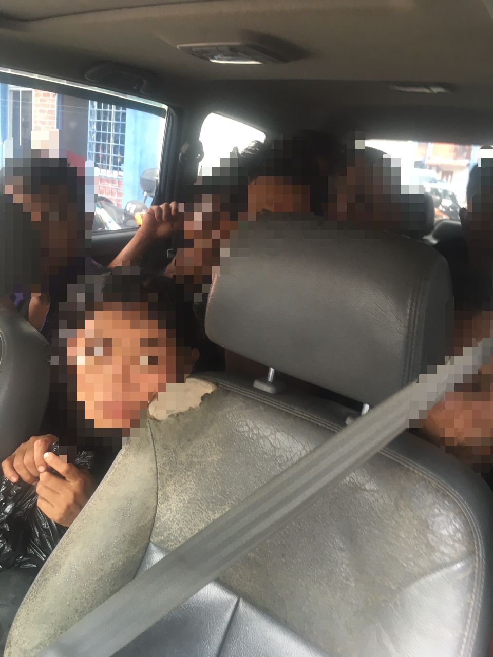 SS2闹市捕2人口贩卖分子 警证实车内还有9非法移民