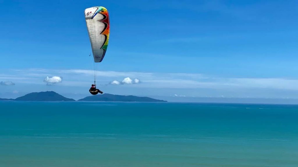 东游记 | 玩滑翔伞体验飞行 翱翔天空看美景