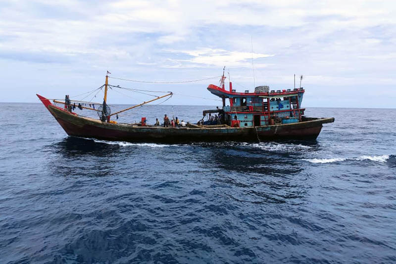 擅闯大马海域捕鱼 印尼渔船被扣查