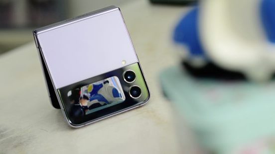 【浅尝新品】三星Galaxy Z Flip4“小屏幕”多功能 5大亮点让你移不开眼