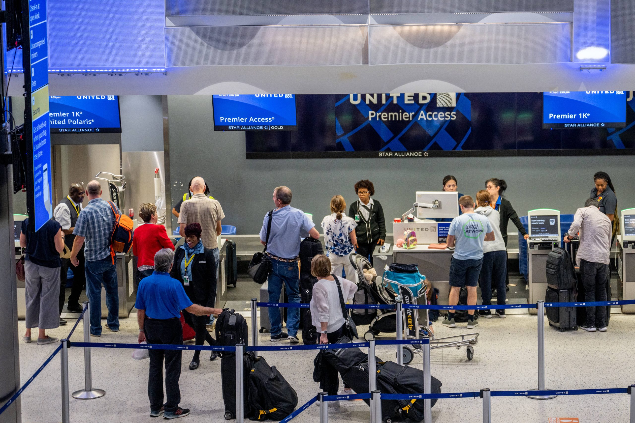 上周末美国机场旅客人数 首次超越疫前水平