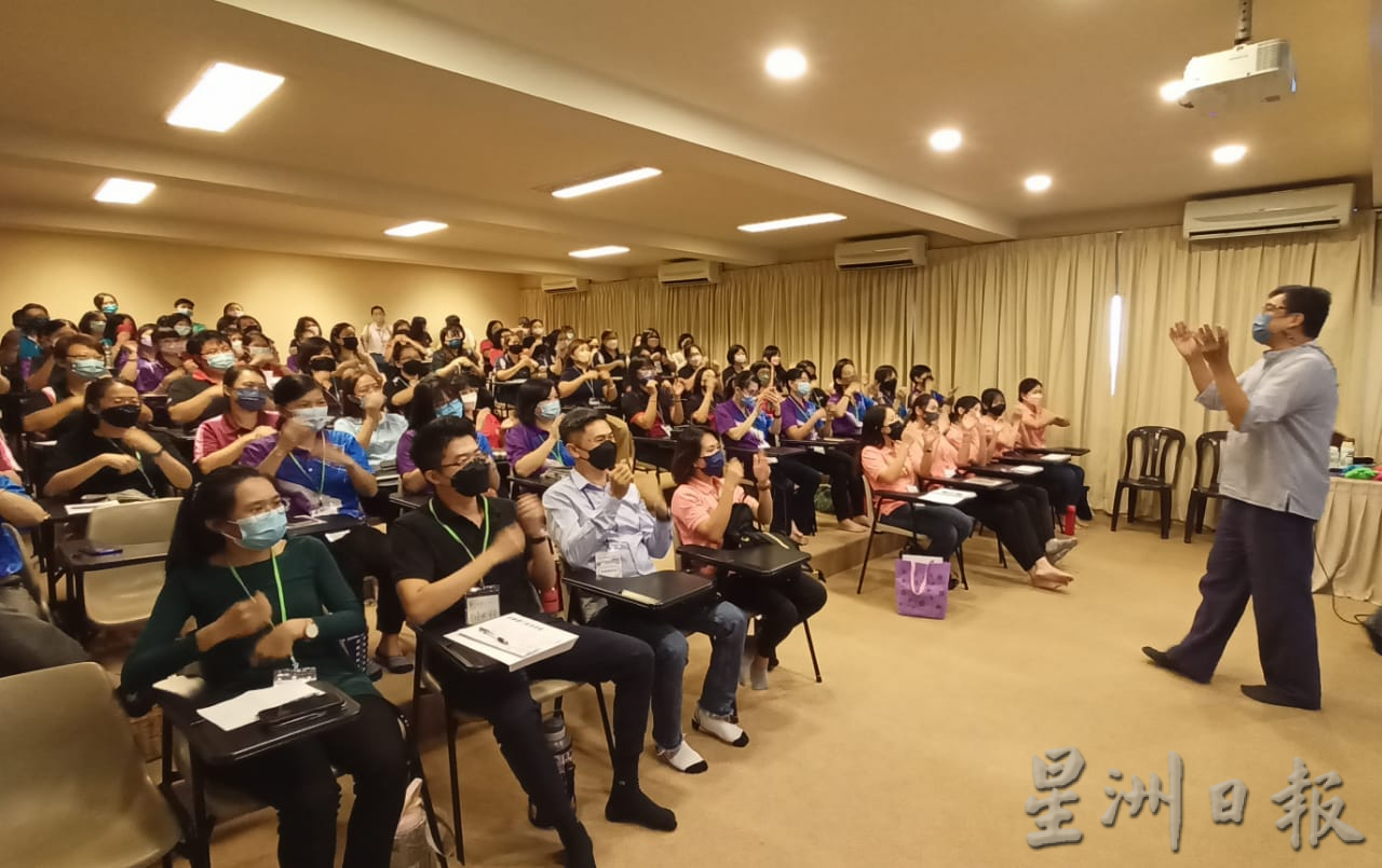 东：说故事种子老师培训工作坊，东彭区85老师积极参与。