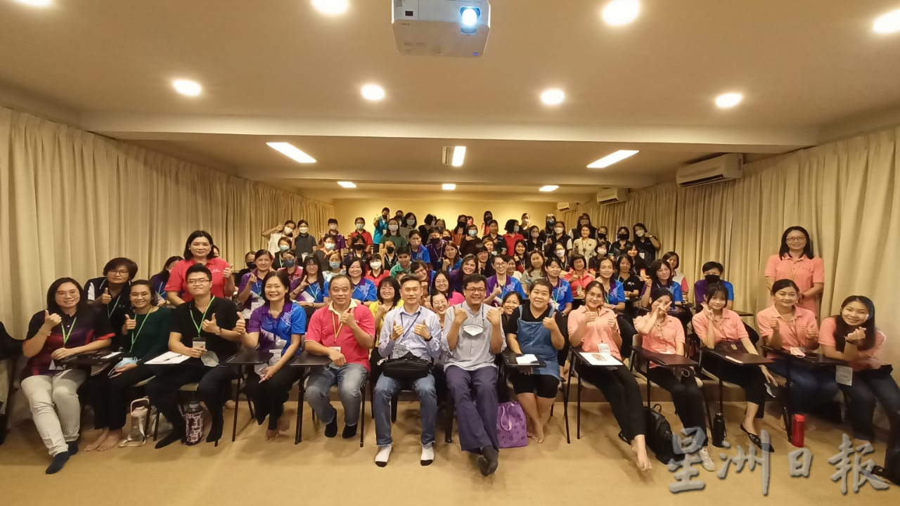 东：说故事种子老师培训工作坊，东彭区85老师积极参与。