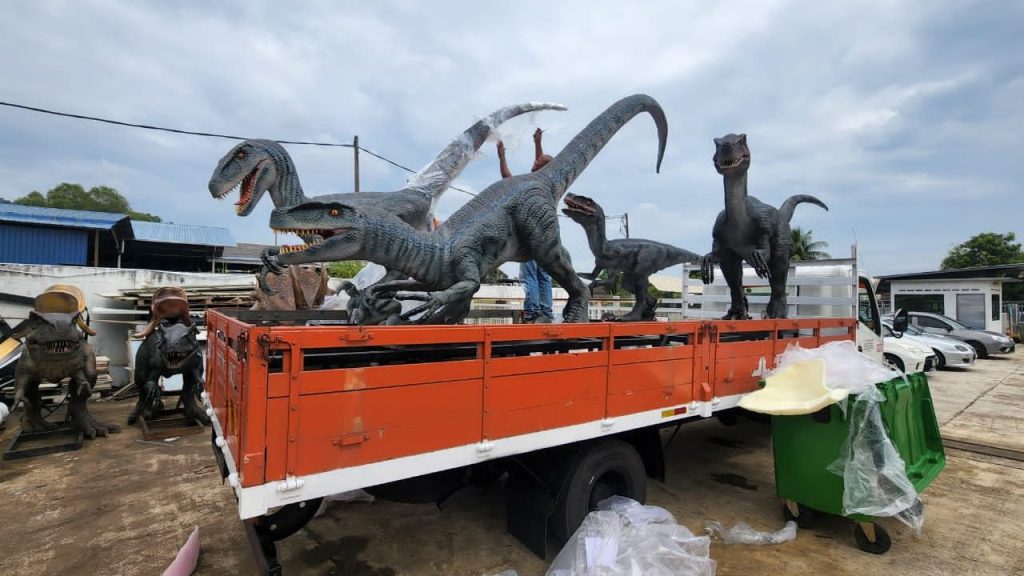 宣传“遇见恐龙”展览 “恐龙”今游瓜登