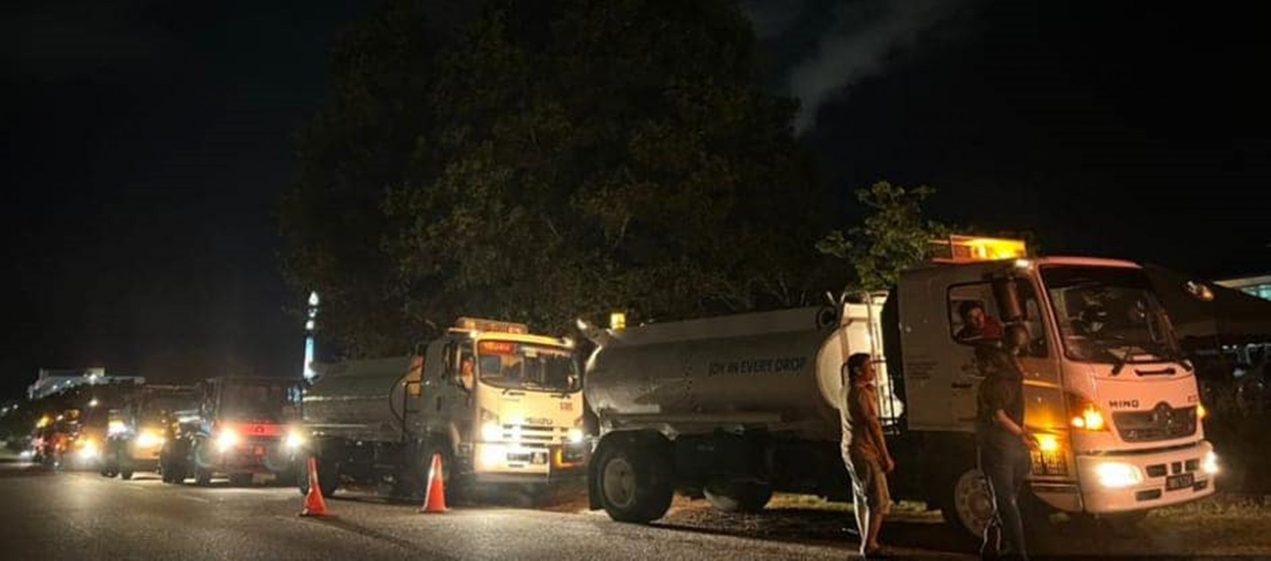 东：PAIP：全国各地调动水槽车支援关丹应付大48小时制水。