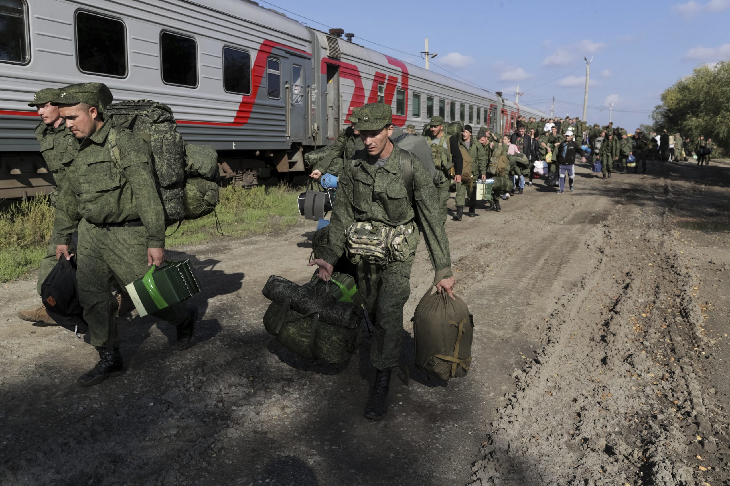 俄设更多征兵站拦截逃避者 已有近20万人逃离