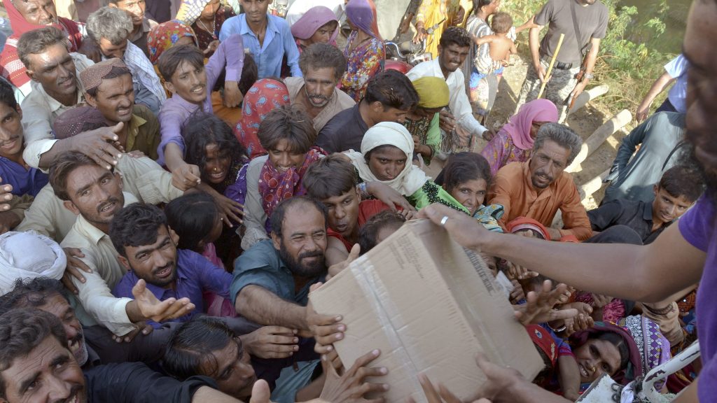 南亚国家暴雨酿重灾 印度9人遭塌墙活埋