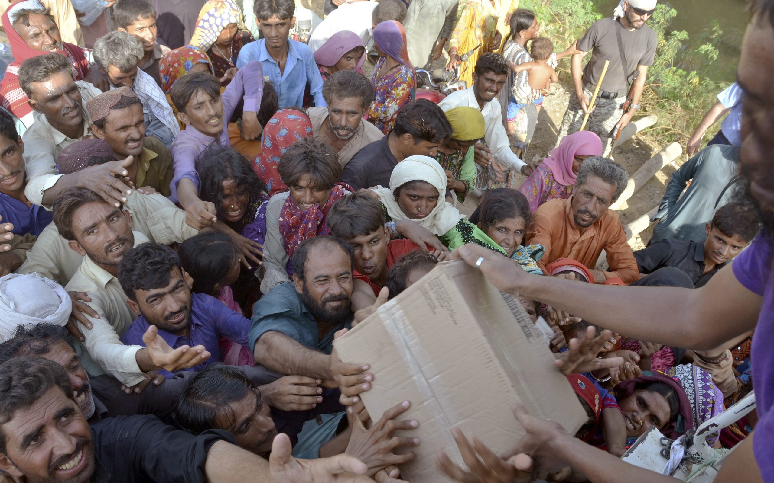 南亚国家暴雨酿重灾 印度9人遭塌墙活埋