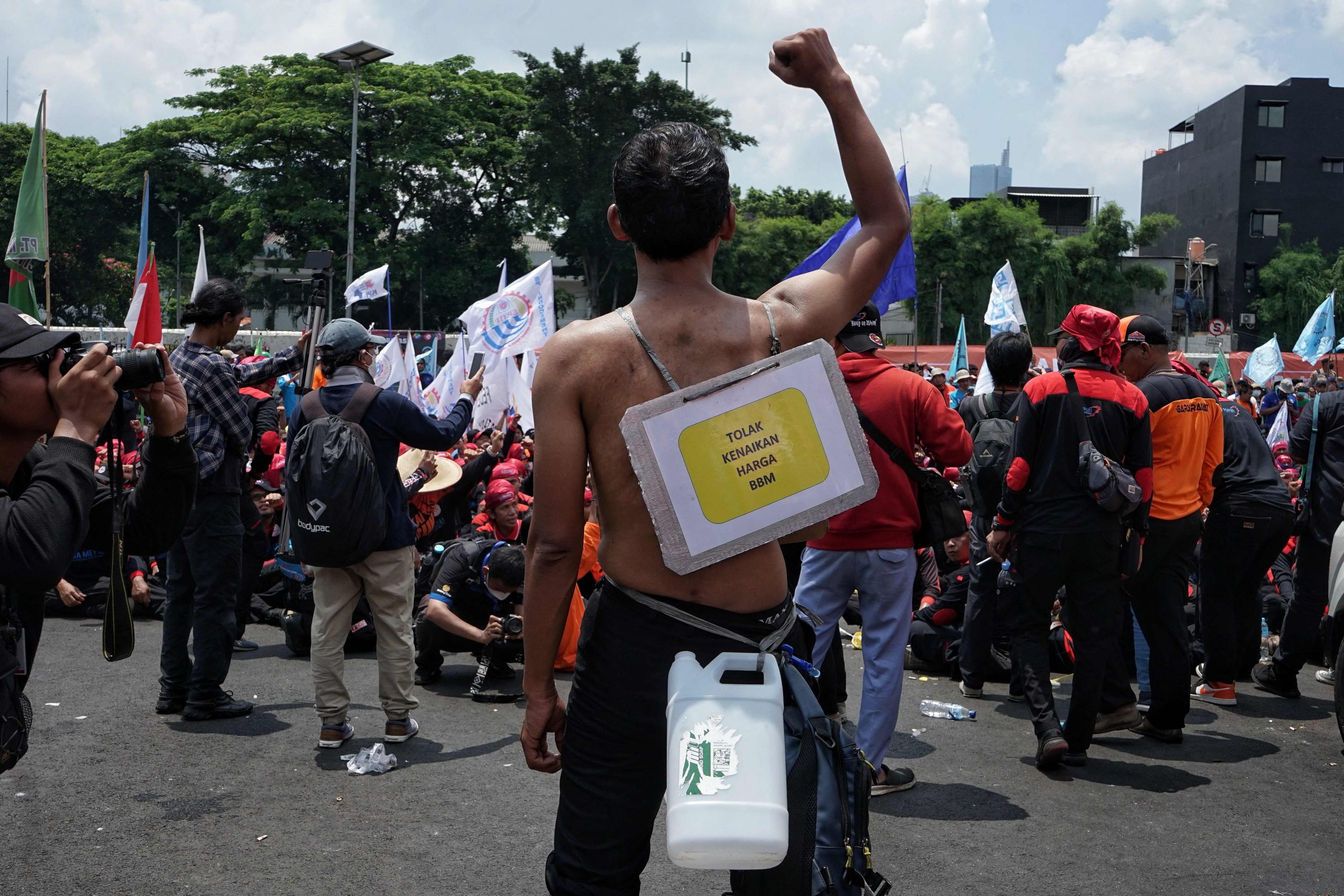印尼工人学生示威  抗议油价上涨