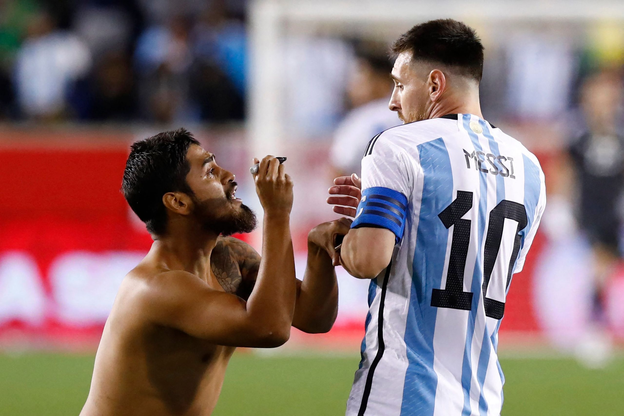友谊赛| 梅西梅开二度  阿根廷“拔牙”35场不败