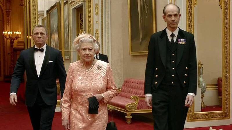 搭档007出演伦敦奥运开幕短片 英女王惊天跳伞成经典