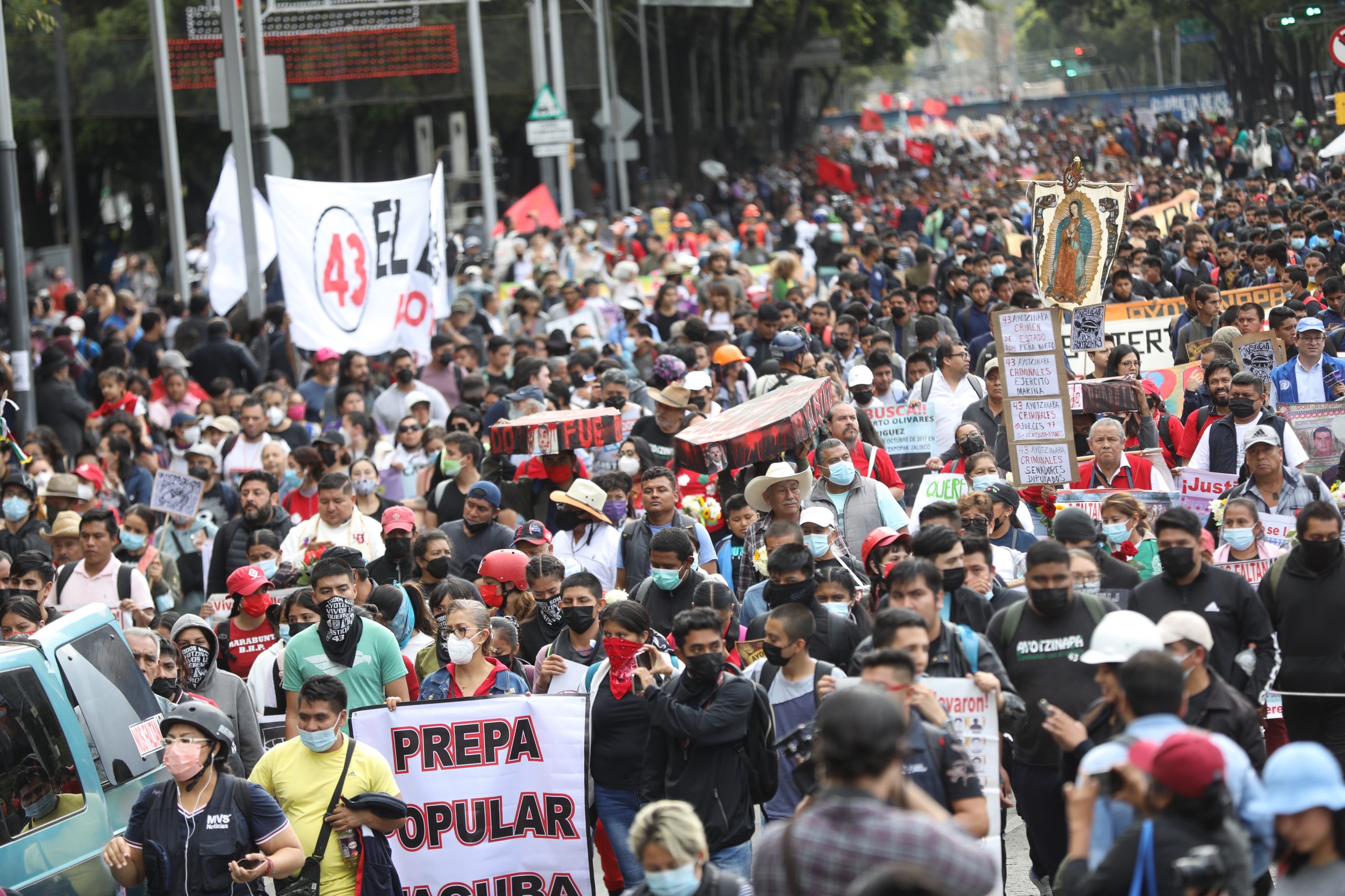 墨西哥学生集体失踪8周年 数千人示威求真相