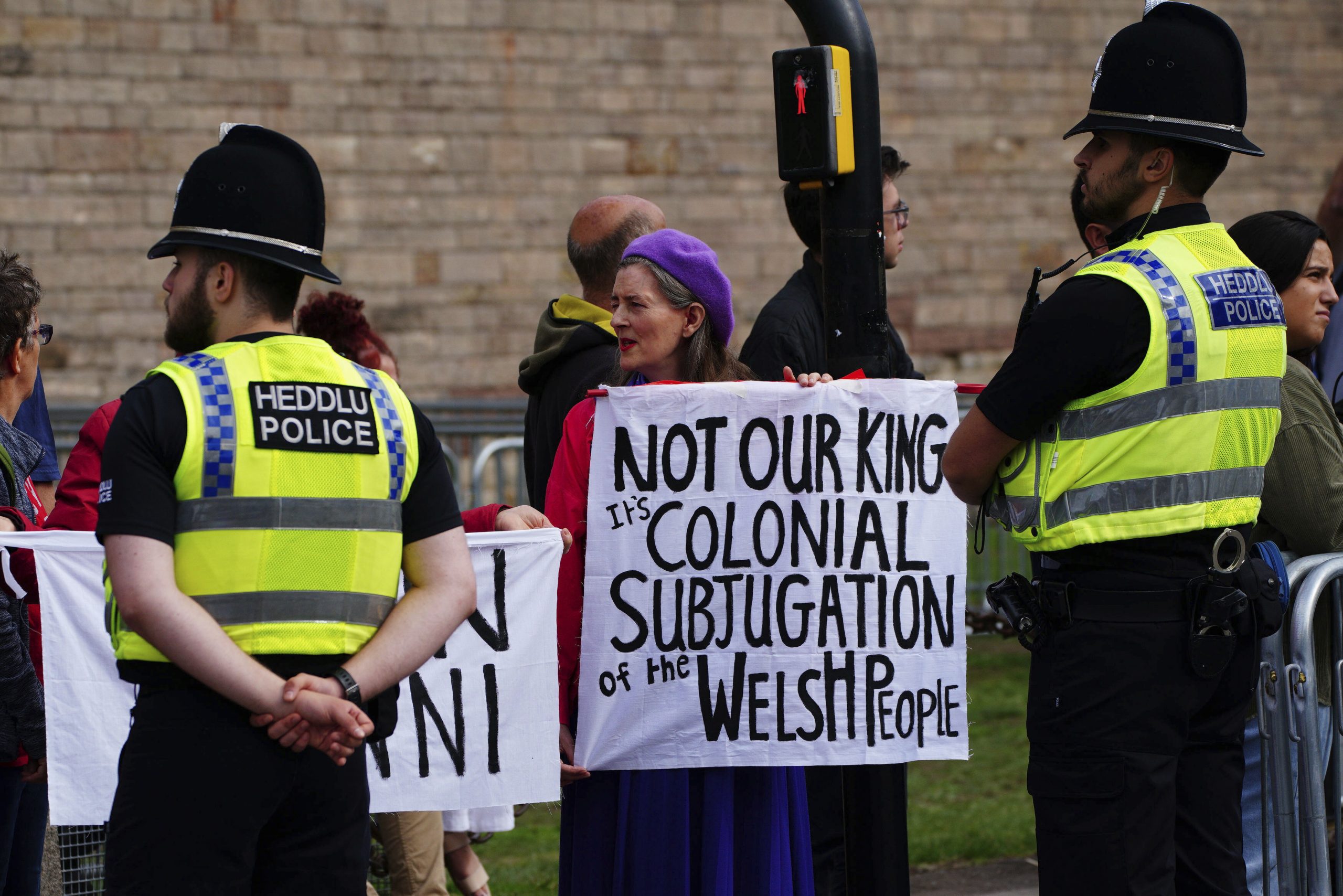 天下事 多人抗议王室 被捕 /主    英言论自由引争议 