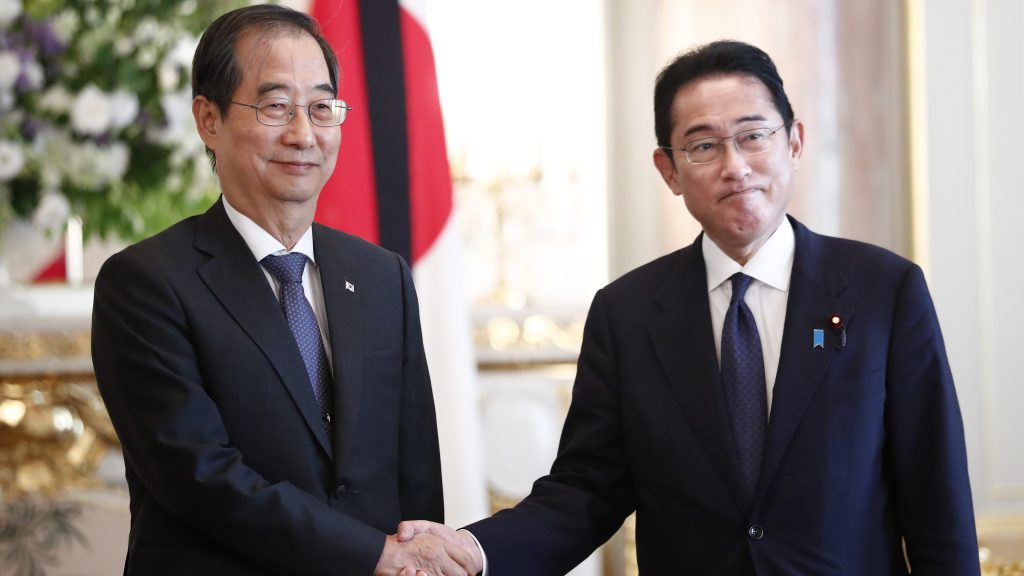 岸田文雄与韩国总理会晤　促改善两国关系