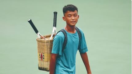 “背篓少年”王发   大山里走出的网球冠军