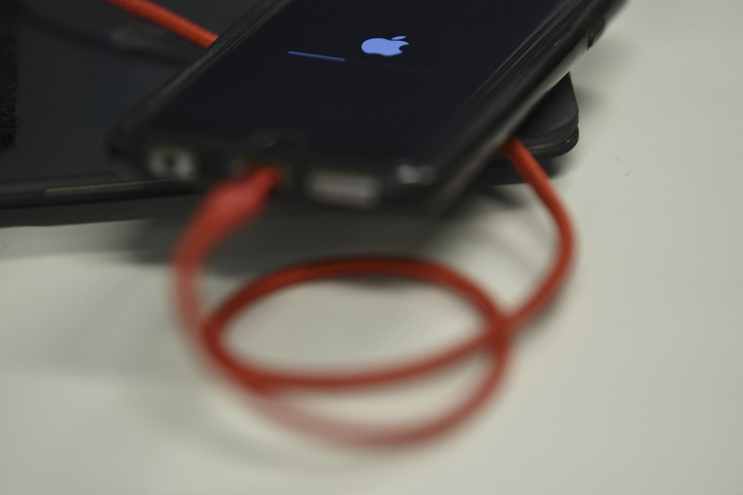 拼盘／巴西禁止卖iPhone不附充电器 苹果要上诉