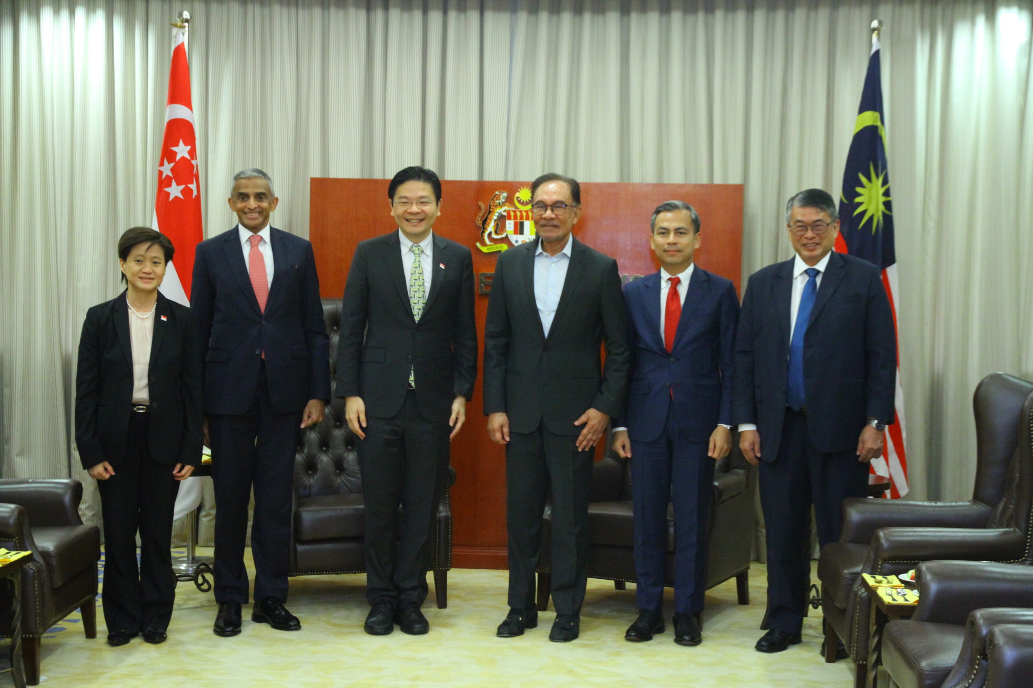有图 / 安华和新加坡副总理见面
