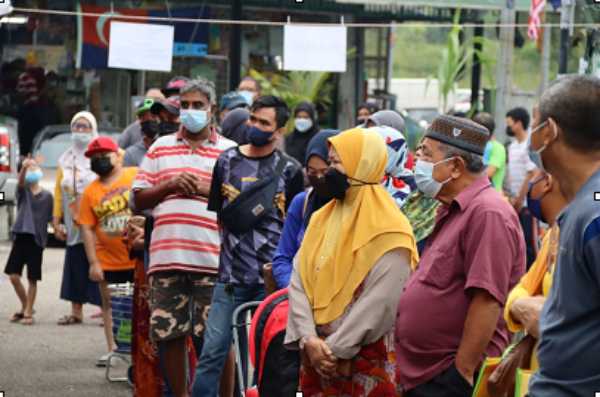 新山国会办公室举办“庆祝马来西亚日”热卖活动，吸引各族民众参与