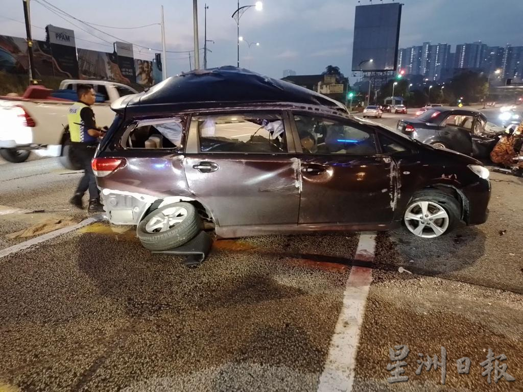 柔：新闻：凌晨车祸1男1女被夹困车内