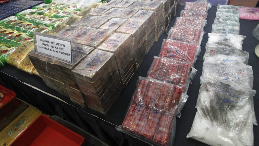 武吉阿曼联合三州警 破2贩毒集团 起2056万令吉毒品