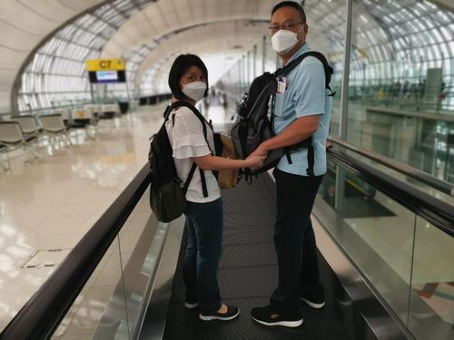 沈春祥：父亲全程把“魏振峰”背胸前 “母亲从泰机场哭到吉隆坡”