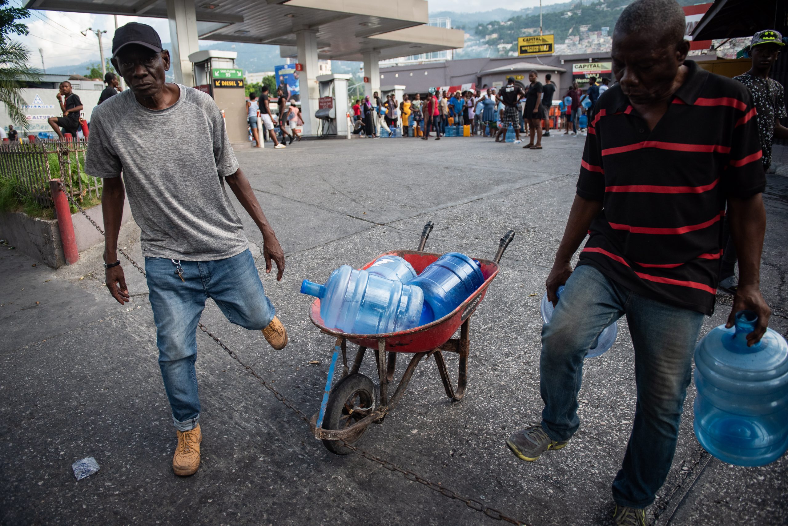 海地动乱加剧苦难 居民面临缺水窘境
