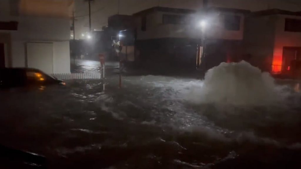 热带风暴靠近日本本州至少2死 静冈市下破纪录大雨