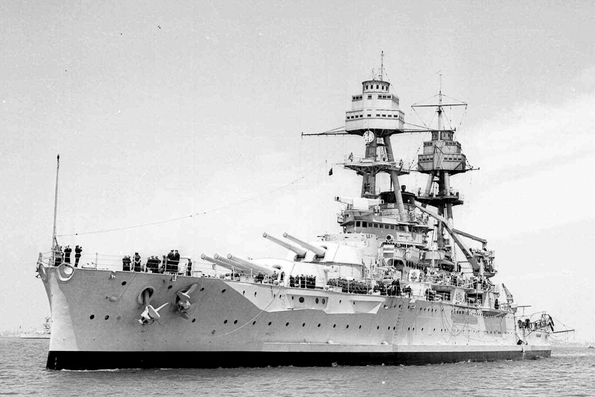 珍珠港事件中身亡  美军战舰水兵遗体终入土为安