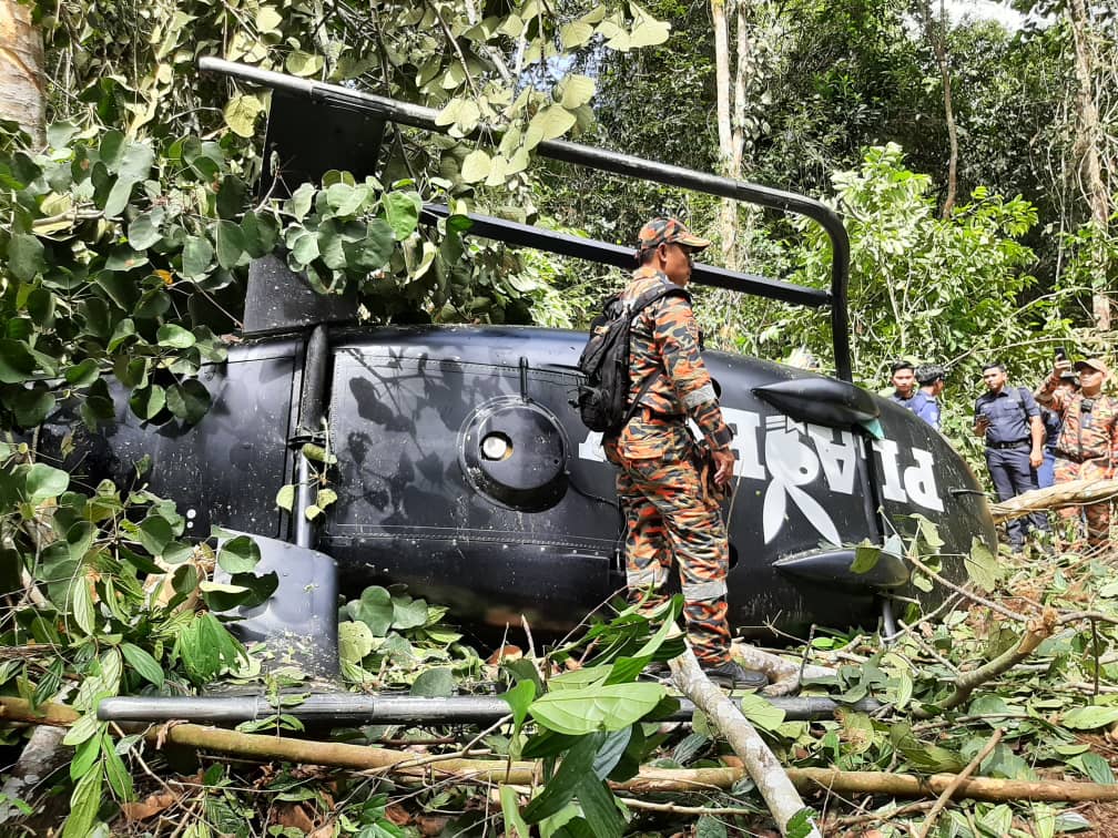 直升机失事︱民航局：直升机残骸在美罗发现  死者救援过程中无意识