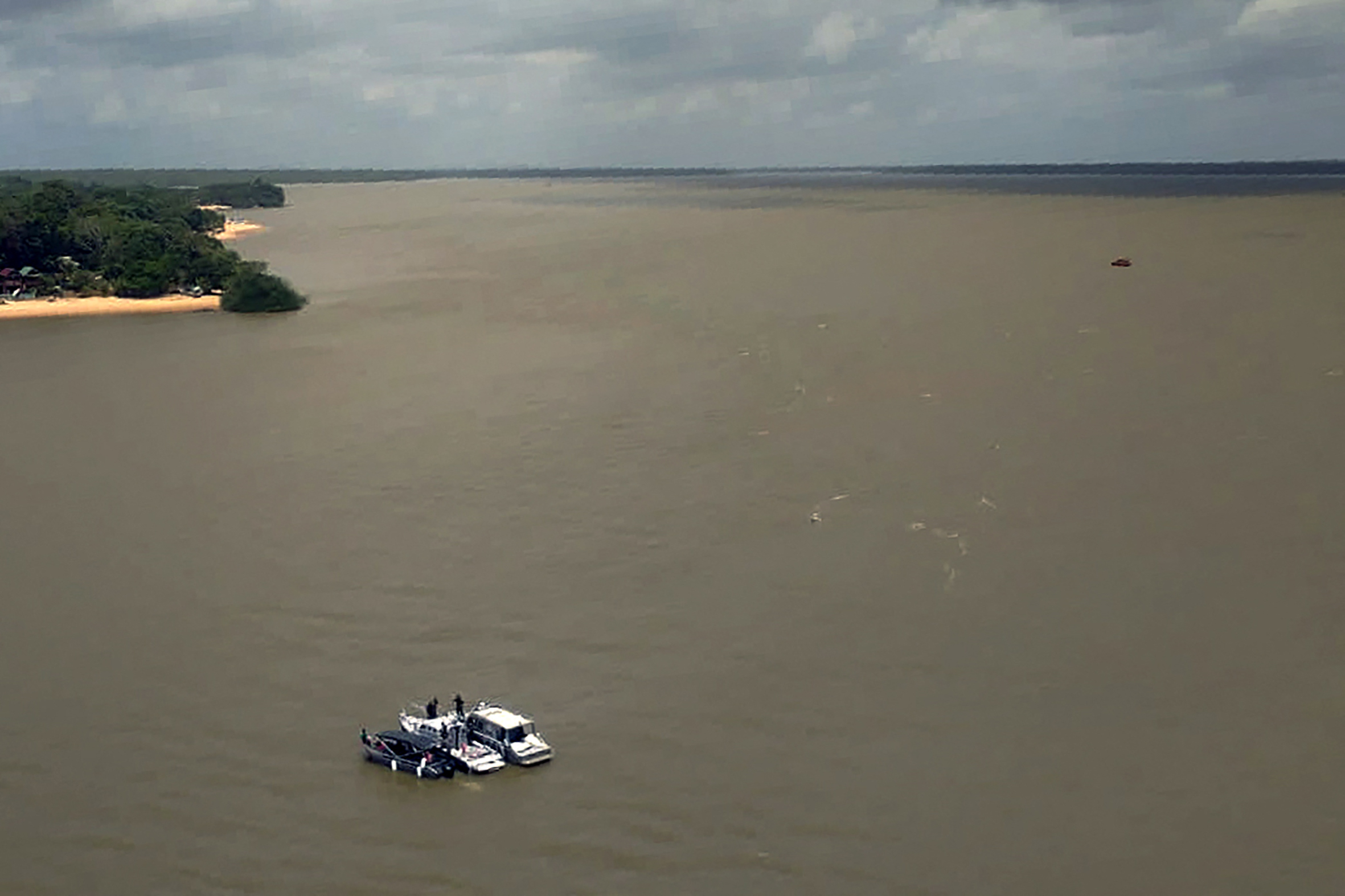 看世界  巴西北部发生沉船意外至少14死