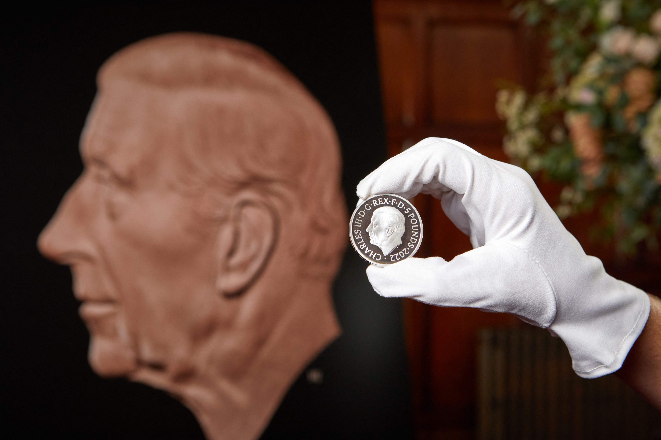 看世界)查尔斯三世肖像新硬币曝光 预期圣诞节前流通