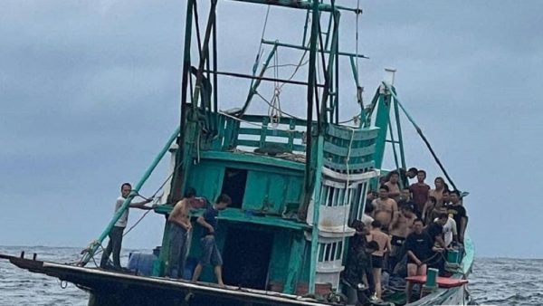 柬埔寨西港沉船事故 5中国人涉诱同胞偷渡已移交中使馆