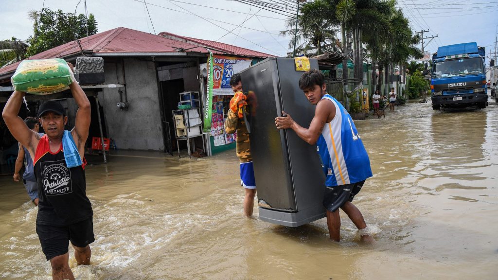 台风诺卢登陆马尼拉东北  吕宋岛停班停课